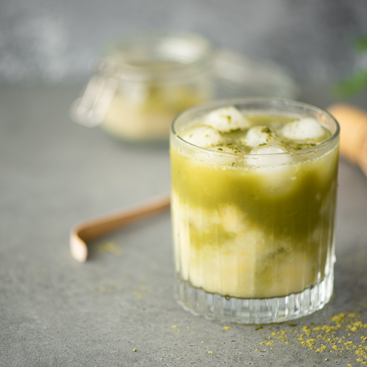Mocktail Ananas-Coco-Citron Vert à la Spiruline : L'Élixir Exotique de la Vitalité