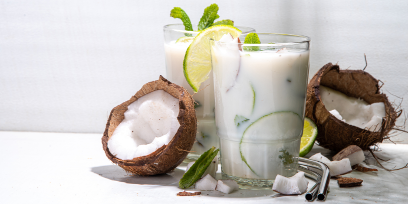 Mocktail Ananas-Coco-Citron Vert à la Spiruline : L'Élixir Exotique de la Vitalité