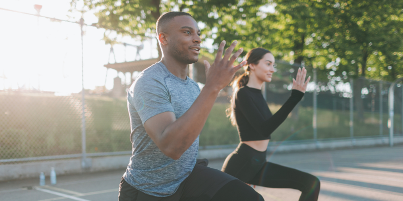 exerice pour étirer ses muscles et articulation au bureau ou à la maison